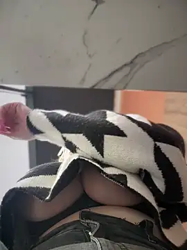 Snapshot of Teya_moon_ chatting on 01.24.25 Teya moon online show from 01.24.25