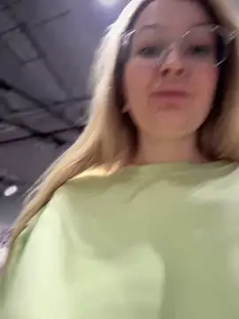 Snapshot of Teya_moon_ chatting on 01.31.25 Teya moon online show from 01.31.25