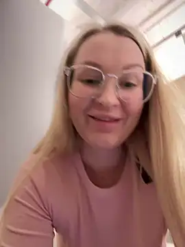 Snapshot of Teya_moon_ chatting on 02.04.25 Teya moon online show from 02.04.25