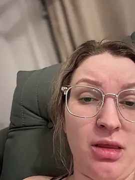 Snapshot of Teya_moon_ chatting on 02.08.25 Teya moon online show from 02.08.25