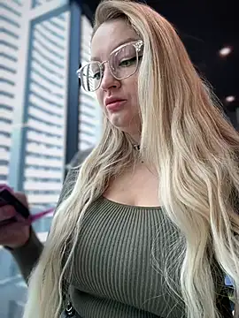 Snapshot of Teya_moon_ chatting on 02.16.25 Teya moon online show from 02.16.25