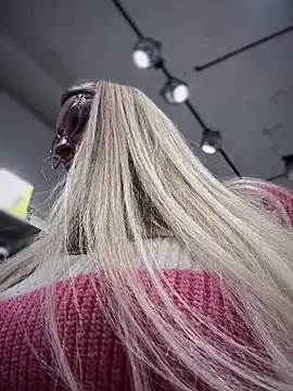 Snapshot of Teya_moon_ chatting on 02.19.25 Teya moon online show from 02.19.25