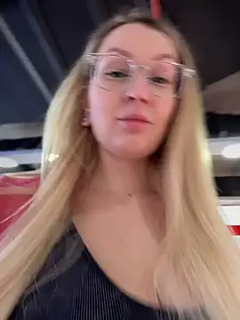 Snapshot of Teya_moon_ chatting on 02.22.25 Teya moon online show from 02.22.25