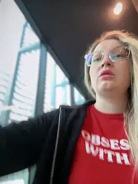 Snapshot of Teya_moon_ chatting on 02.26.25 Teya moon online show from 02.26.25