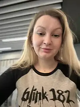 Snapshot of Teya_moon_ chatting on 03.03.25 Teya moon online show from 03.03.25