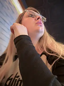 Snapshot of Teya_moon_ chatting on 03.05.25 Teya moon online show from 03.05.25