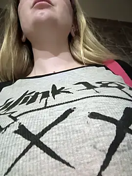 Snapshot of Teya_moon_ chatting on 03.13.25 Teya moon online show from 03.13.25