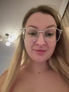 Snapshot of Teya_moon_ chatting on 03.13.25 Teya moon online show from 03.13.25