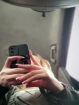 Snapshot of Teya_moon_ chatting on 03.20.25 Teya moon online show from 03.20.25