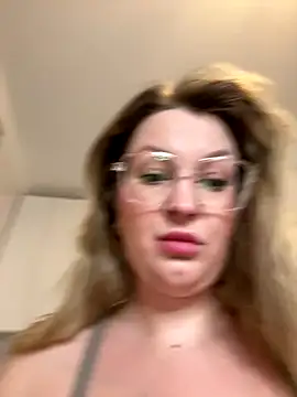 Snapshot of Teya_moon_ chatting on 09.19.25 Teya moon online show from 09.19.25