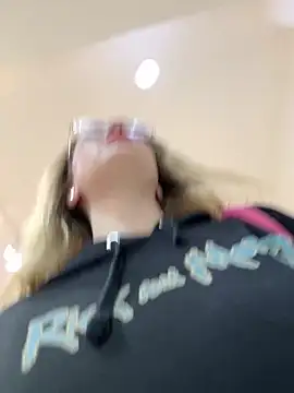 Snapshot of Teya_moon_ chatting on 10.14.25 Teya moon online show from 10.14.25