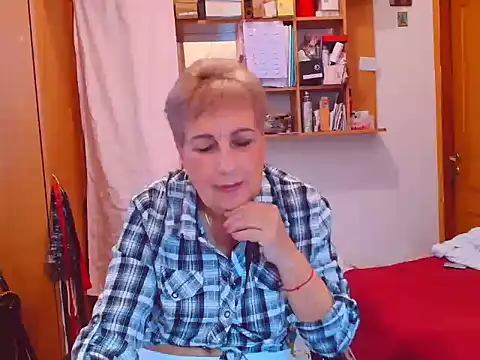 Snapshot of Victoria5643 chatting on 10.05.25 Victoria5643 online show from 10.05.25