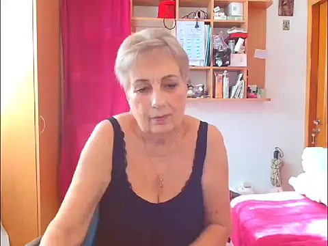 Snapshot of Victoria5643 chatting on 10.15.25 Victoria5643 online show from 10.15.25