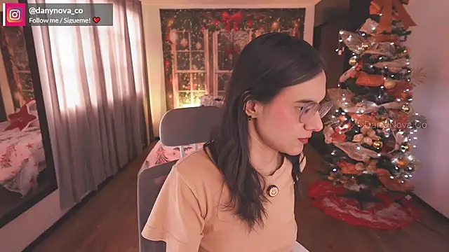 Snapshot of DanyNova_Co chatting on 12.20.24 DanyNova Co online show from 12.20.24