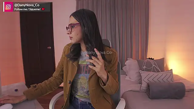 Snapshot of DanyNova_Co chatting on 01.24.25 DanyNova Co online show from 01.24.25