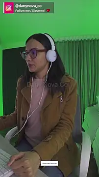 Snapshot of DanyNova_Co chatting on 02.18.25 DanyNova Co online show from 02.18.25