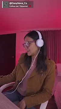 Snapshot of DanyNova_Co chatting on 02.18.25 DanyNova Co online show from 02.18.25