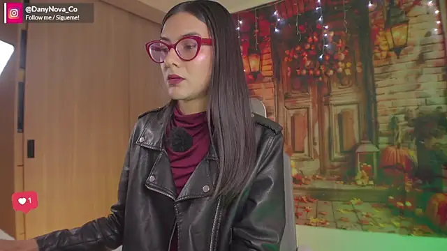 Snapshot of DanyNova_Co chatting on 10.30.25 DanyNova Co online show from 10.30.25