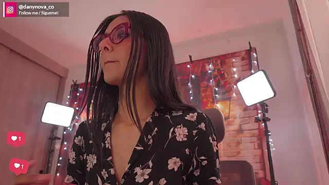 Snapshot of DanyNova_Co chatting on 11.05.25 DanyNova Co online show from 11.05.25