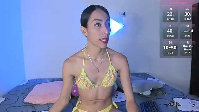 Snapshot of thamara26 chatting on 10.29.25 thamara26 online show from 10.29.25