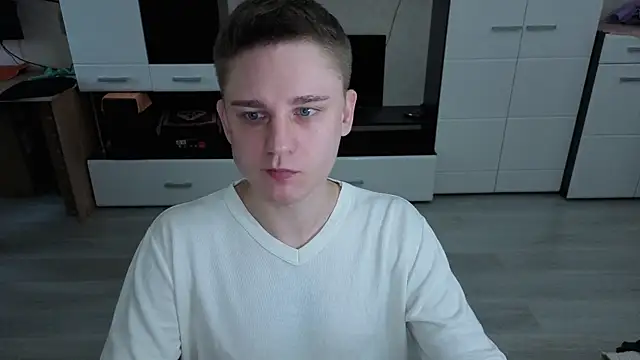 Snapshot of angryzan chatting on 11.13.25 angryzan online show from 11.13.25