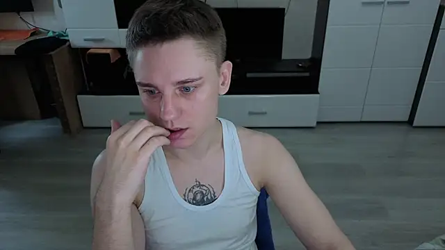 Snapshot of angryzan chatting on 11.14.25 angryzan online show from 11.14.25