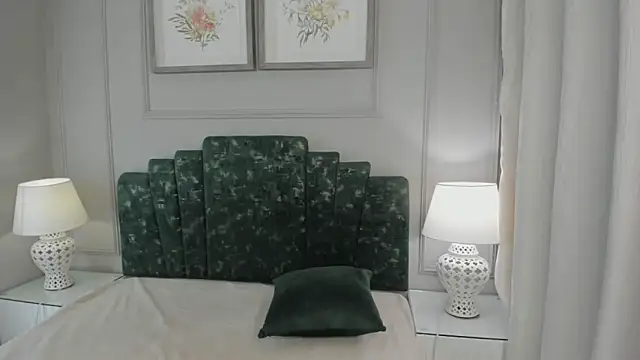 Snapshot of ana_beckett chatting on 10.24.25 ana beckett online show from 10.24.25