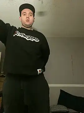 Snapshot of 817raul chatting on 12.15.24 817raul online show from 12.15.24