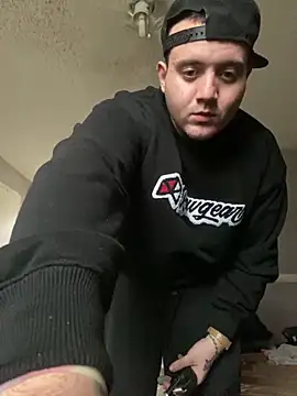 Snapshot of 817raul chatting on 12.15.24 817raul online show from 12.15.24