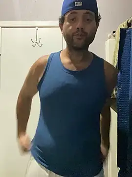 Snapshot of 817raul chatting on 09.11.25 817raul online show from 09.11.25