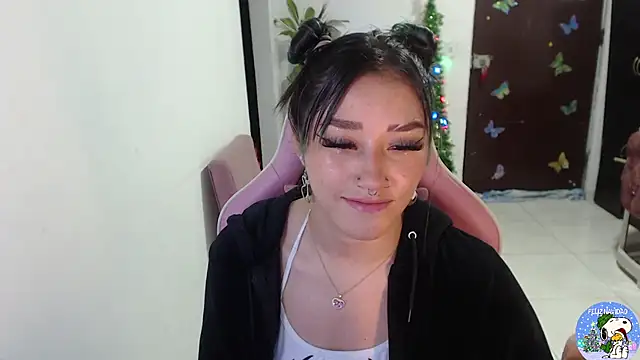 Snapshot of littleangel1_m chatting on 12.22.25 littleangel1 m online show from 12.22.25