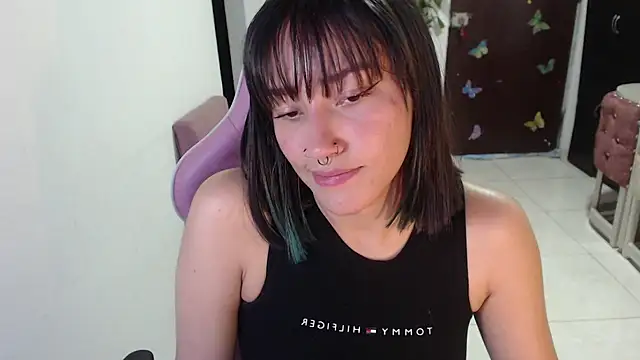 Snapshot of littleangel1_m chatting on 05.04.26 littleangel1 m online show from 05.04.26