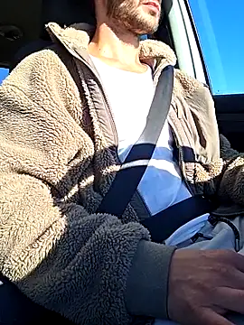 Snapshot of Zeefy chatting on 10.04.25 Zeefy online show from 10.04.25