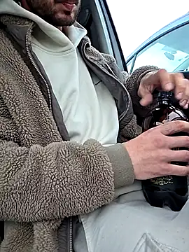 Snapshot of Zeefy chatting on 10.30.25 Zeefy online show from 10.30.25