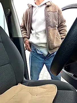 Snapshot of Zeefy chatting on 11.05.25 Zeefy online show from 11.05.25