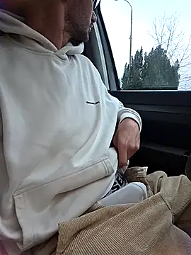 Snapshot of Zeefy chatting on 11.14.25 Zeefy online show from 11.14.25