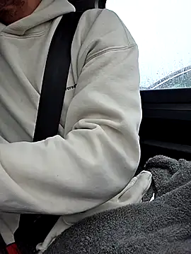 Snapshot of Zeefy chatting on 11.16.25 Zeefy online show from 11.16.25