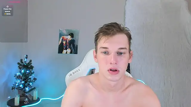 Snapshot of 4ever_dude chatting on 01.04.25 4ever dude online show from 01.04.25