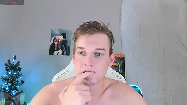 Snapshot of 4ever_dude chatting on 01.05.25 4ever dude online show from 01.05.25