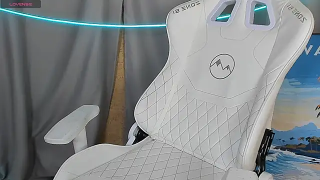 Snapshot of 4ever_dude chatting on 11.05.25 4ever dude online show from 11.05.25