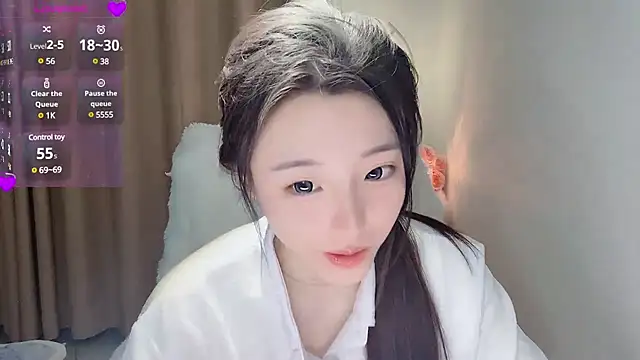 Snapshot of Duomiz chatting on 03.14.25 Duomiz online show from 03.14.25