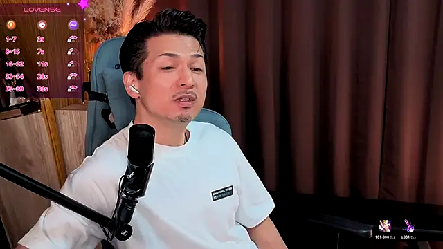 Snapshot of HARU-outdoor-x chatting on 10.19.25 HARU-outdoor-x online show from 10.19.25