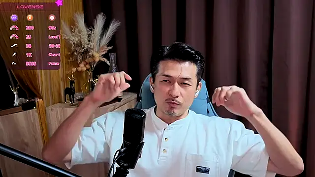 Snapshot of HARU-outdoor-x chatting on 10.21.25 HARU-outdoor-x online show from 10.21.25