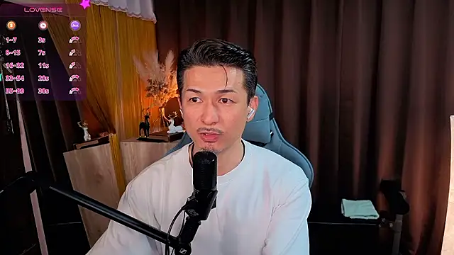 Snapshot of HARU-outdoor-x chatting on 11.08.25 HARU-outdoor-x online show from 11.08.25