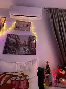 Snapshot of EvelynFrances chatting on 12.25.24 EvelynFrances online show from 12.25.24