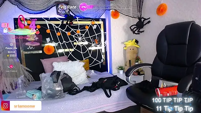 Snapshot of Moon_Water__ chatting on 10.13.25 Moon Water online show from 10.13.25