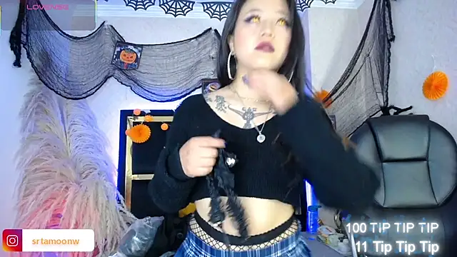 Snapshot of Moon_Water__ chatting on 10.16.25 Moon Water online show from 10.16.25