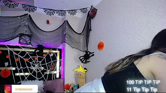 Snapshot of Moon_Water__ chatting on 10.22.25 Moon Water online show from 10.22.25