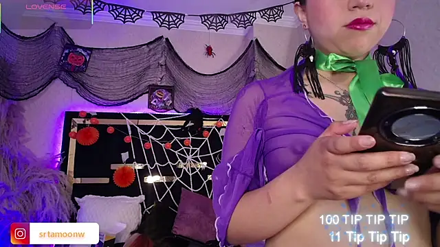 Snapshot of Moon_Water__ chatting on 10.25.25 Moon Water online show from 10.25.25