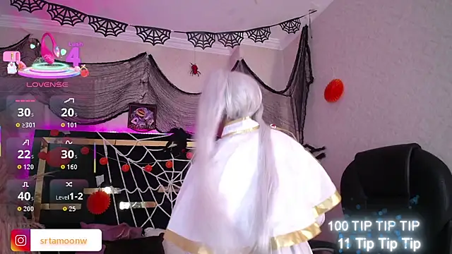 Snapshot of Moon_Water__ chatting on 10.29.25 Moon Water online show from 10.29.25